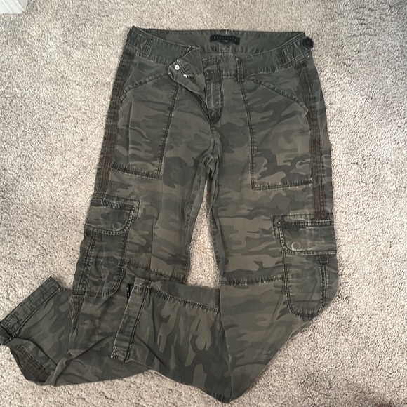 Sanctuary women’s camo cargo pants size 26 drawstring ankle. Stretch fabric - Picture 2 of 4